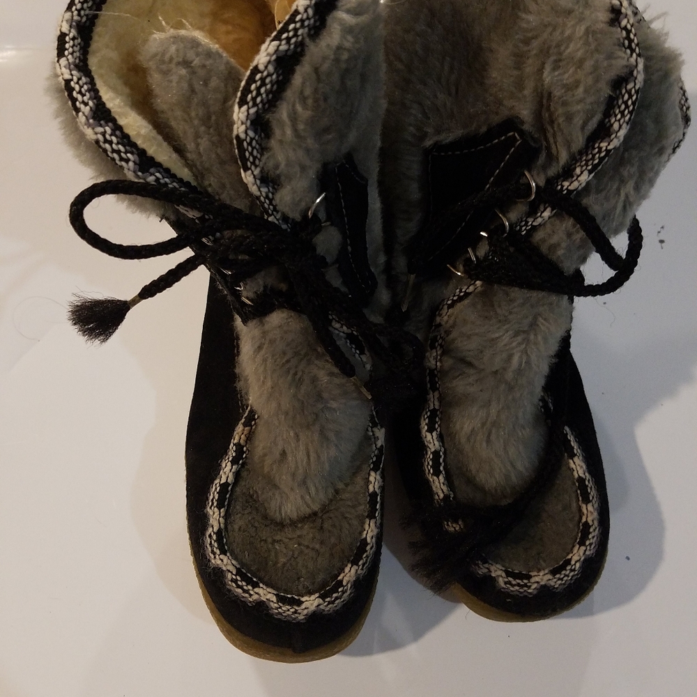 Snowland size 7 vintage rare shoes